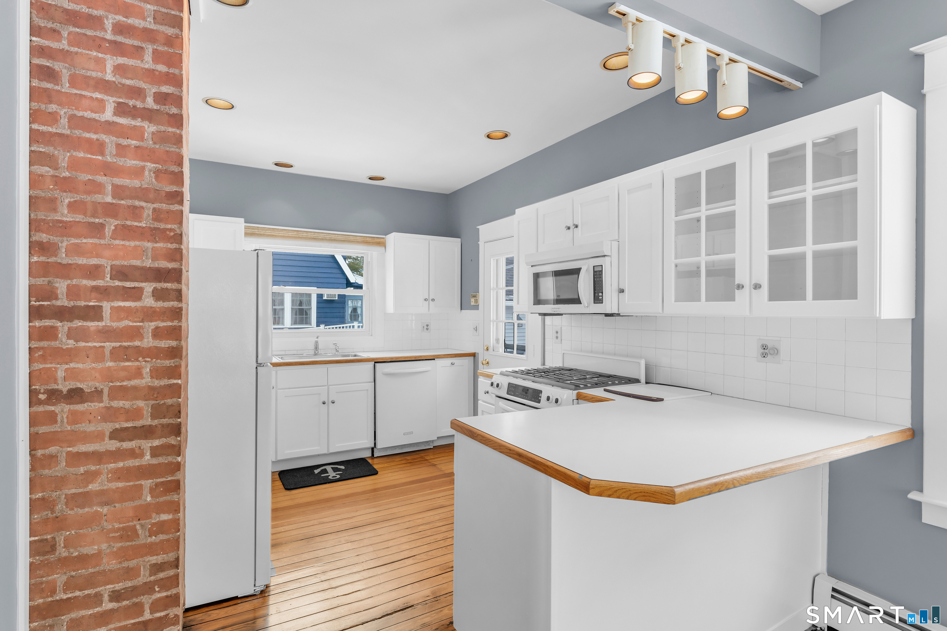 40 Elm Street Branford, CT 06405 - Photo 12 of 35