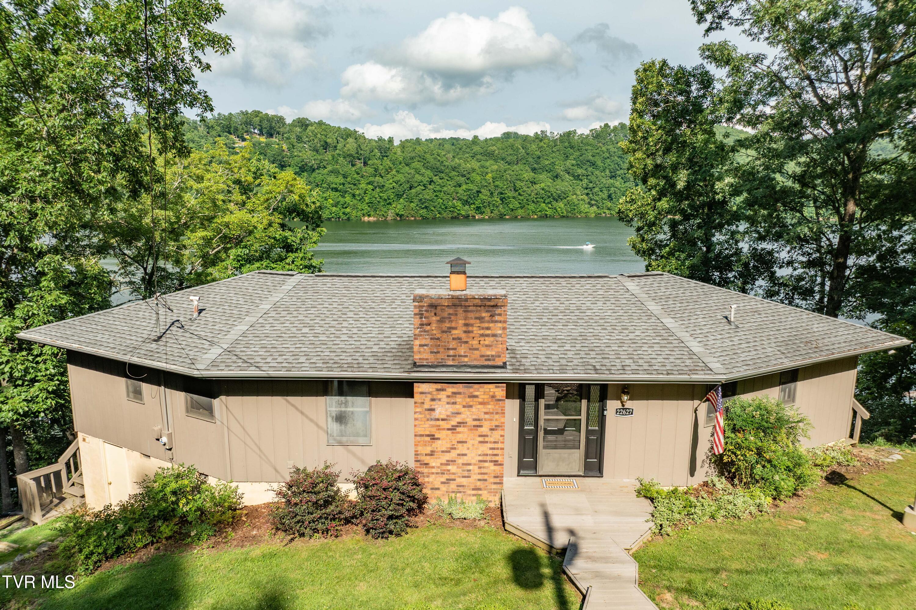 22627 Montego Bay Road Abingdon, VA 24211 - Photo 3 of 71 22627 Montego Bay Rd (16 of 76)