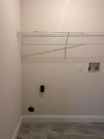 a view of a back yard