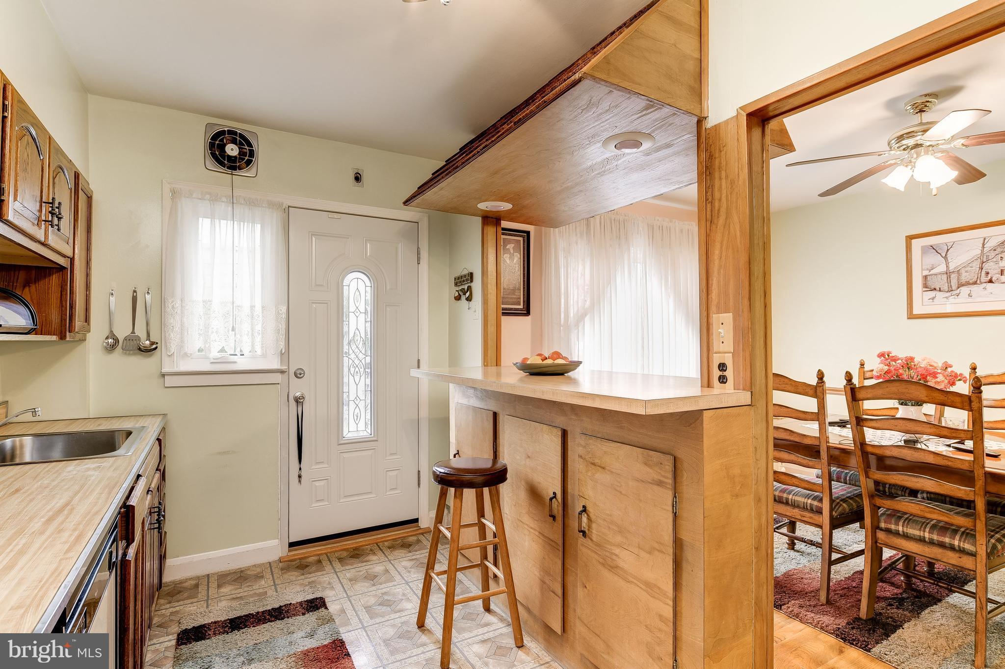 821 Southridge Road Baltimore, MD 21228 - Photo 11 of 30 Kitchen