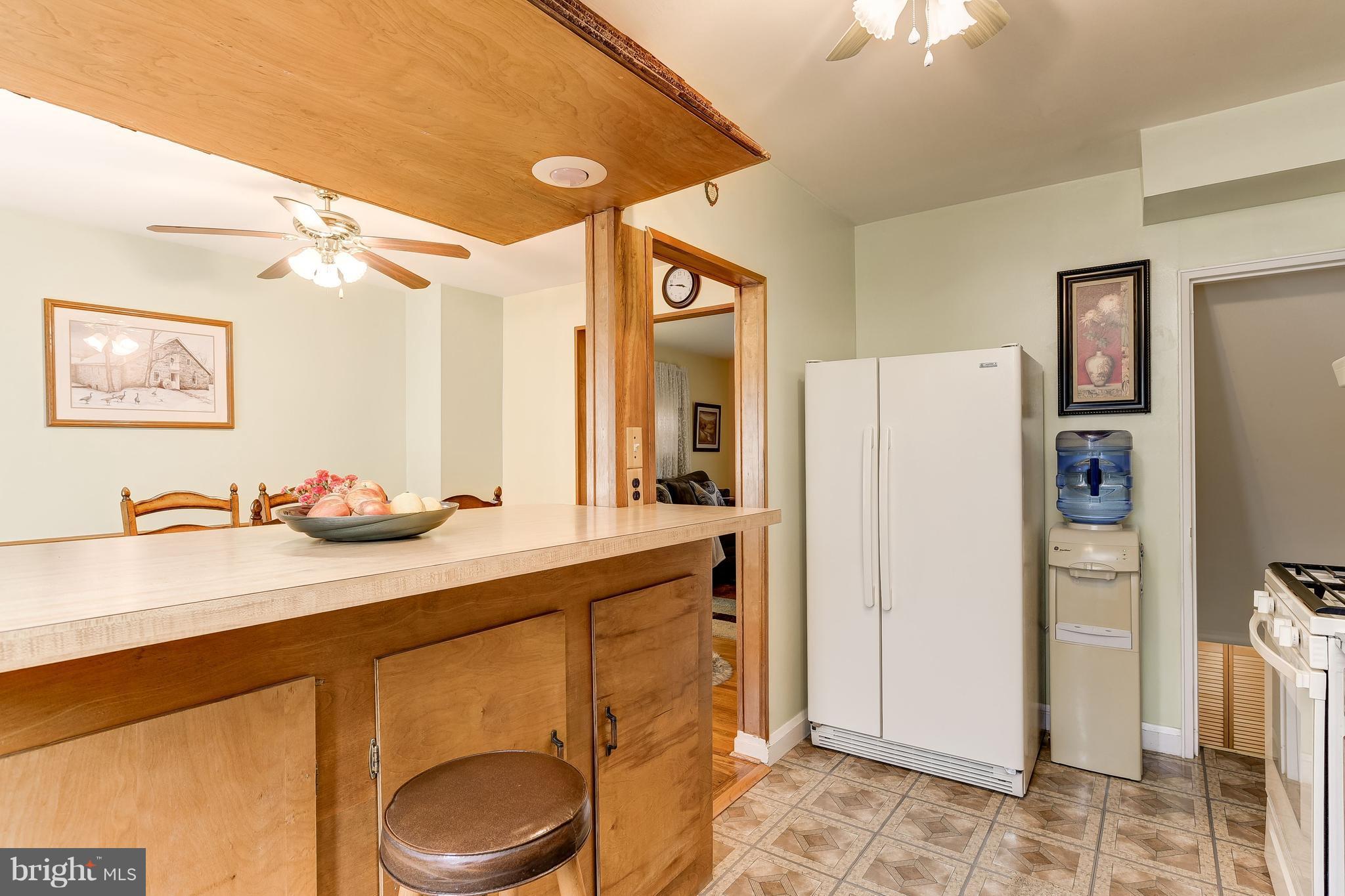821 Southridge Road Baltimore, MD 21228 - Photo 12 of 30 Kitchen