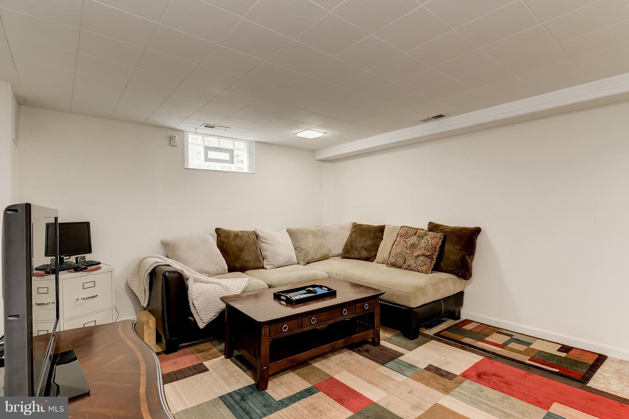 821 Southridge Road Baltimore, MD 21228 - Photo 22 of 30 Family Room
