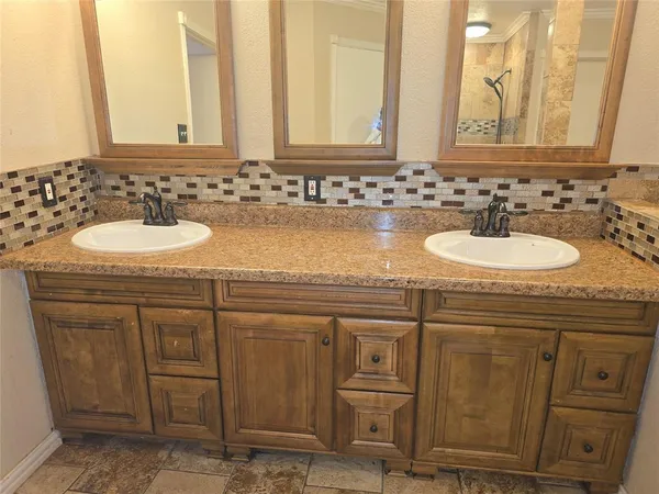 $385,000 | 1088 Magnolia Lane, Cedar Hill, TX 75104