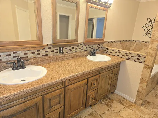 $385,000 | 1088 Magnolia Lane, Cedar Hill, TX 75104