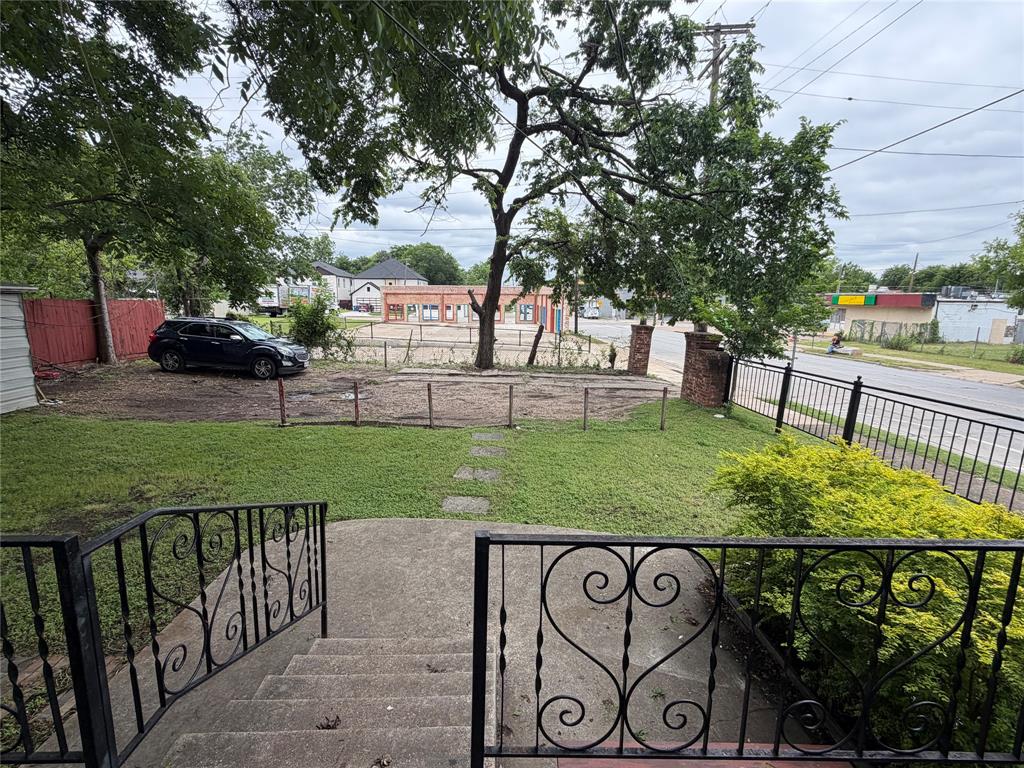801 Wayne Street Dallas, TX 75223 - Photo 14 of 15 a view of a park with iron fence