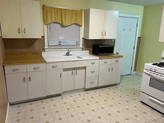 $59,900 | 206 North Walnut Street, Mount Olive, IL 62069