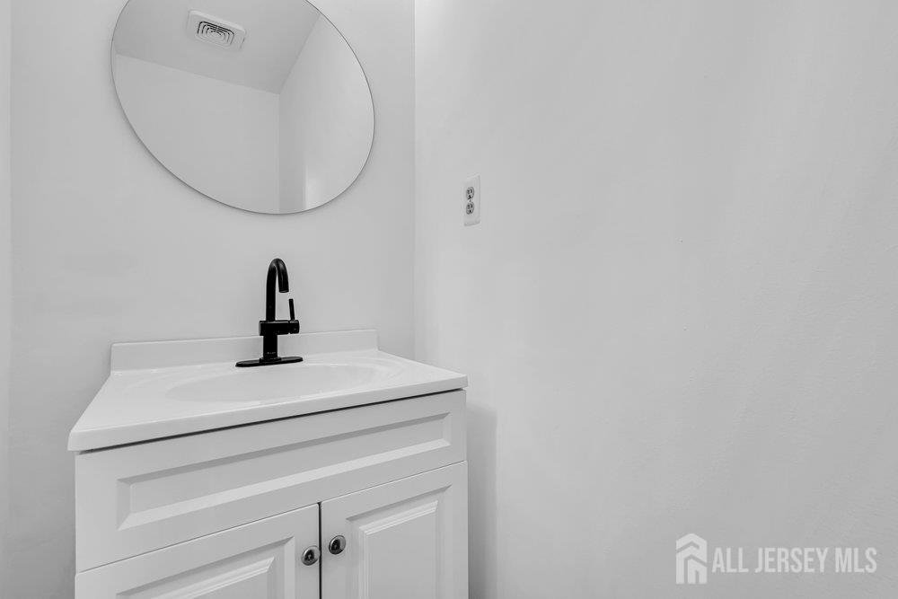 4 Gate House Lane Edison, NJ 08820 - Photo 19 of 37