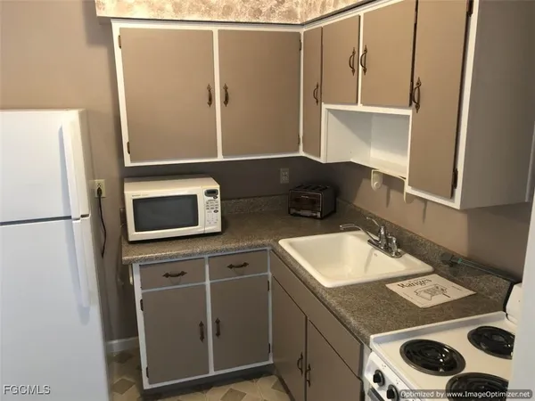 $1,000 | 1119 Wesley Street, Lehigh Acres, FL 33936