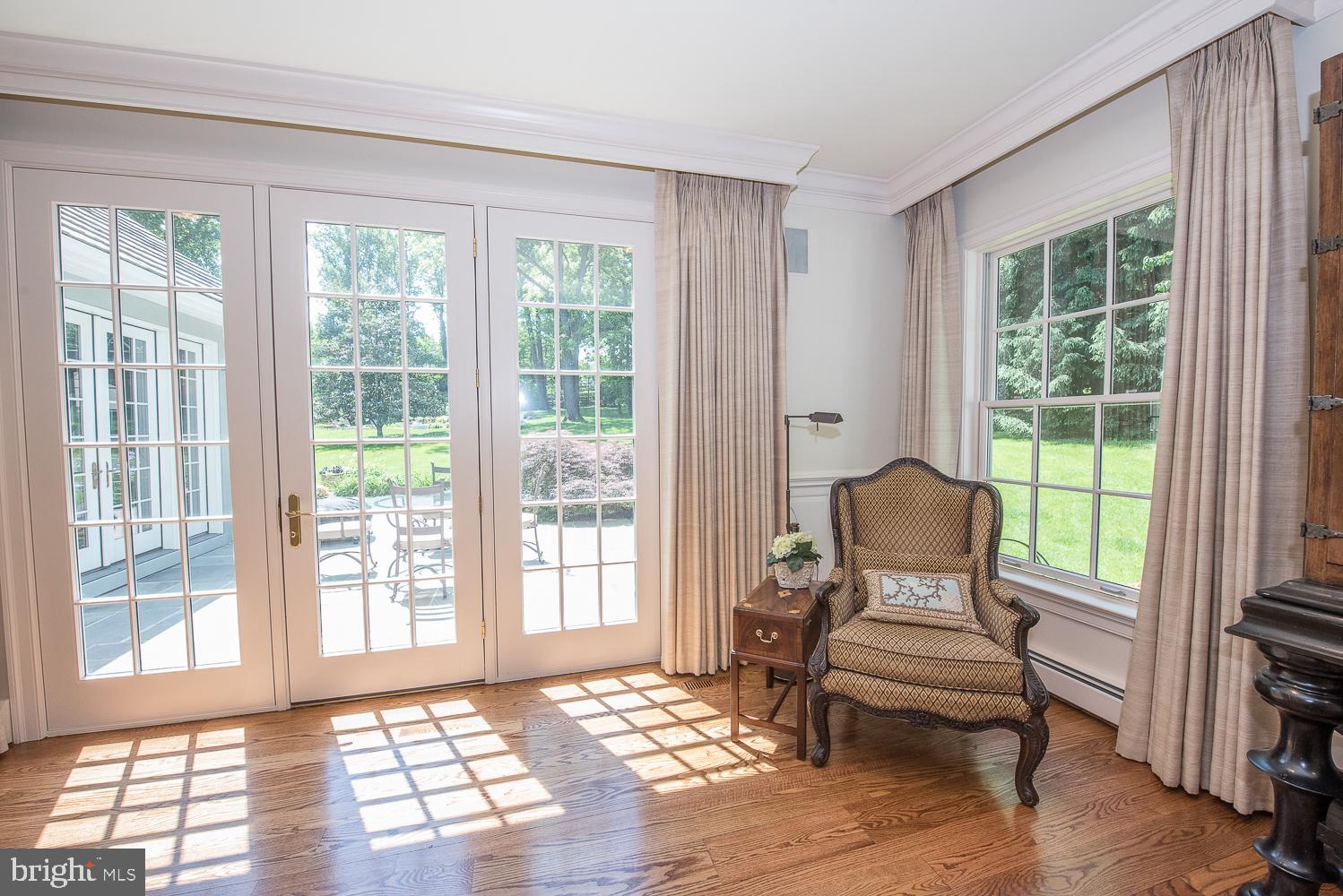 633 Newtown Road Berwyn, PA 19312 - Photo 17 of 46 Master Sitting area