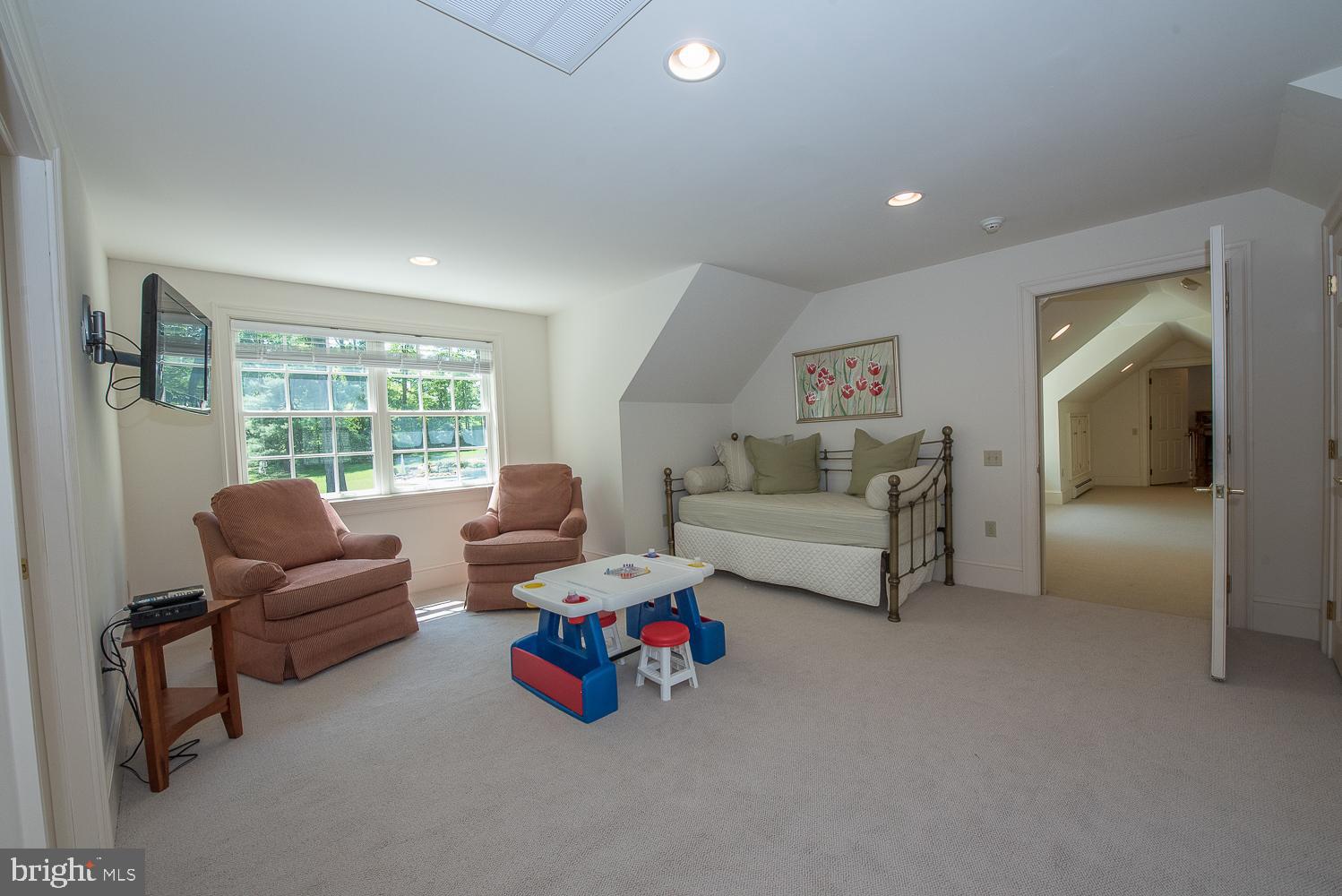 633 Newtown Road Berwyn, PA 19312 - Photo 30 of 46 Living/Bedroom 5