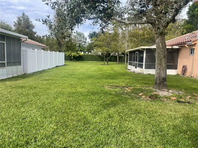 $2,600 | 854 Northwest 208th Drive, Unit 854, Pembroke Pines, FL 33029