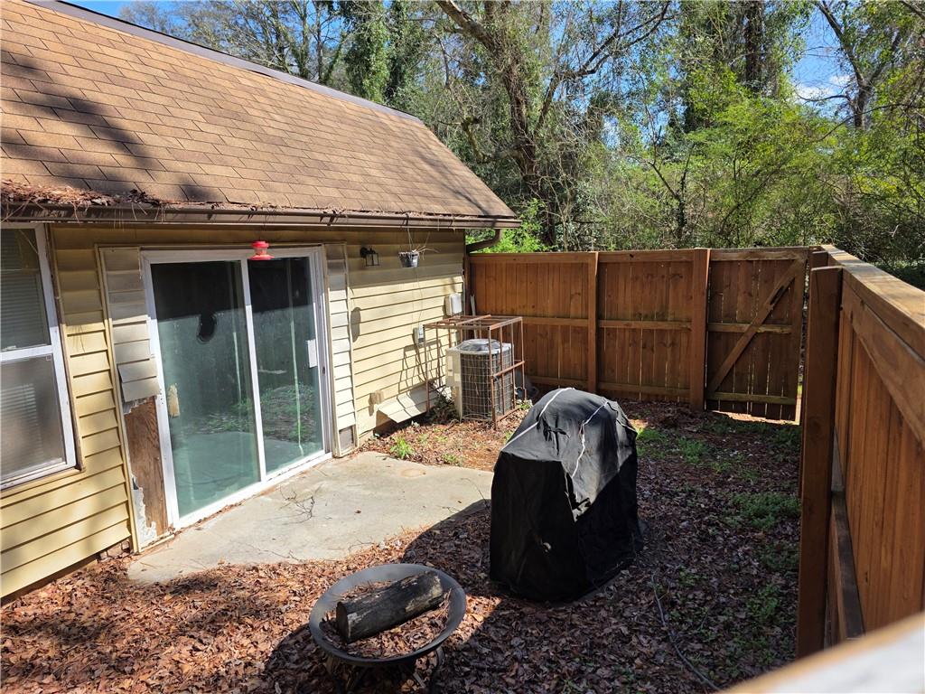 3183 Nectarine Circle Decatur, GA 30034 - Photo 14 of 15 a view of backyard with tub