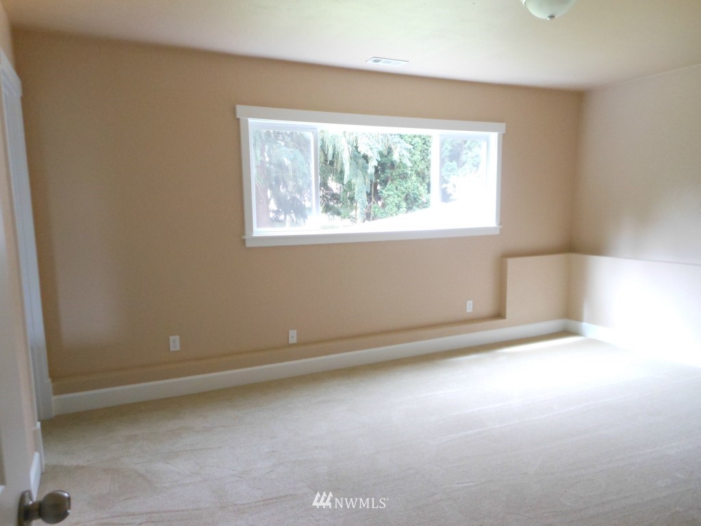 10723 Northeast 189th Street Bothell, WA 98011 - Photo 12 of 23