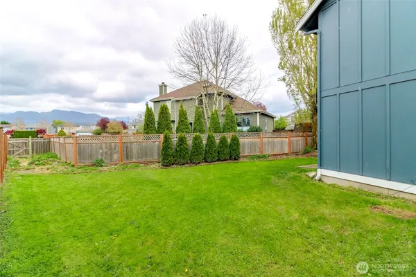 $3,200 | 124 Jewell Street, Enumclaw, WA 98022