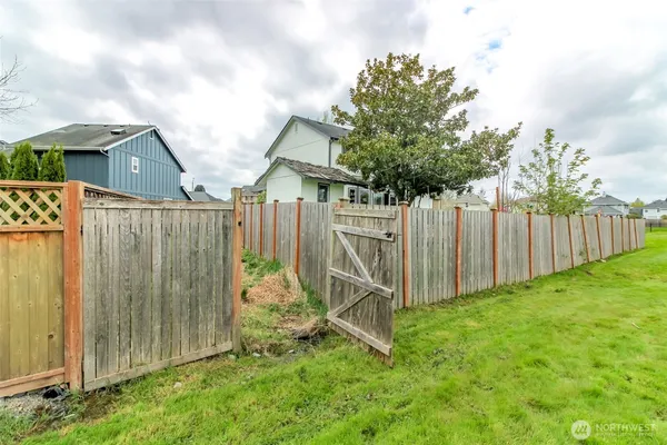 $3,200 | 124 Jewell Street, Enumclaw, WA 98022