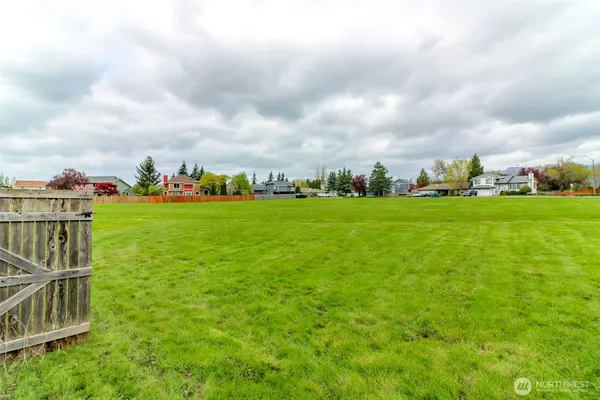 $3,200 | 124 Jewell Street, Enumclaw, WA 98022