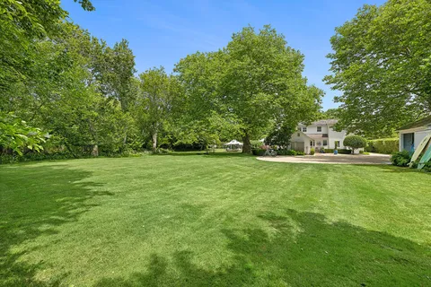 93 Egypt Lane, East Hampton, NY 11937