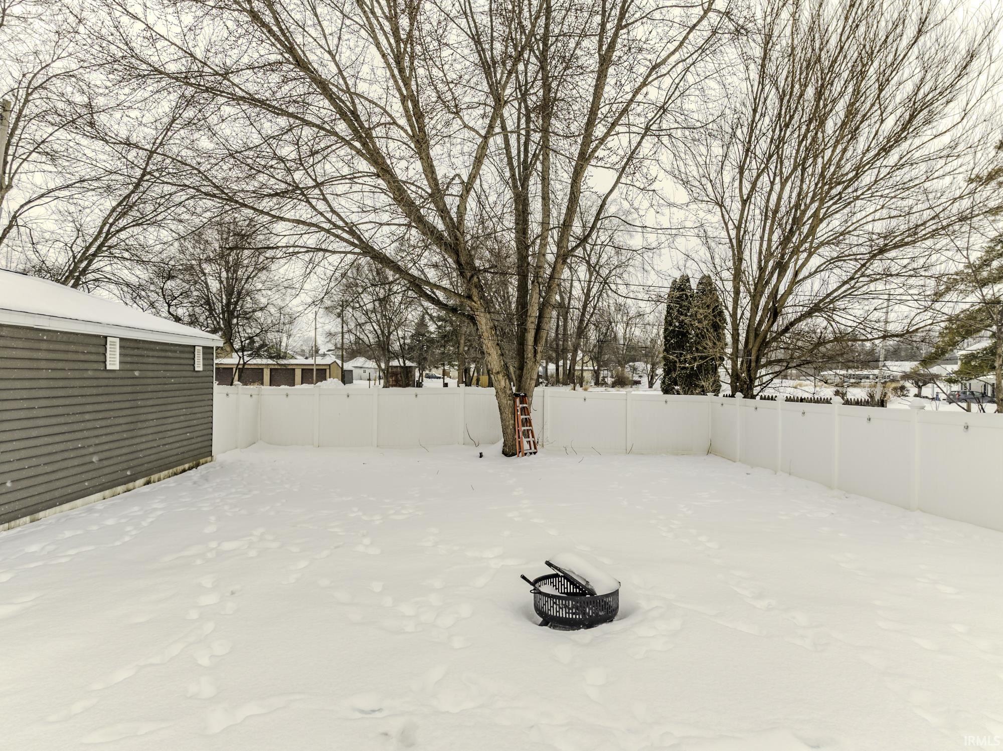 216 Cedar Street Albany, IN 47320 - Photo 8 of 36