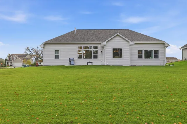 $656,900 | 842 Medina Drive, Mukwonago, WI 53149