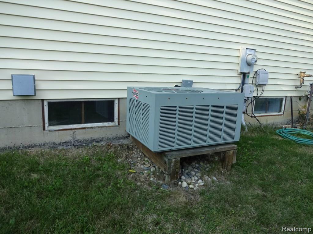1631 Ridgecrest Rochester, MI 48306 - Photo 39 of 42 DSC00779.jpg