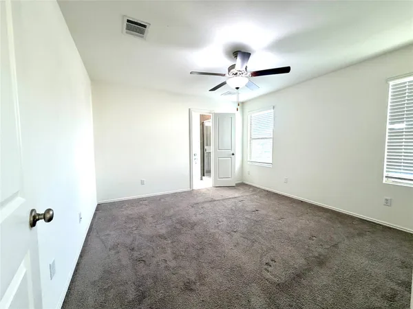 $1,675 | 216 Star Pass, Jarrell, TX 76537