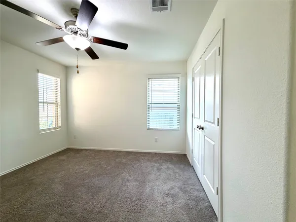 $1,675 | 216 Star Pass, Jarrell, TX 76537