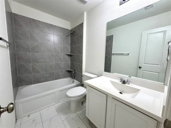 $1,675 | 216 Star Pass, Jarrell, TX 76537