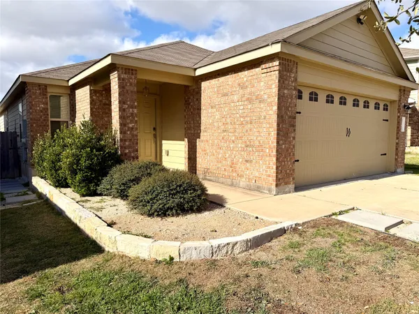 $1,675 | 216 Star Pass, Jarrell, TX 76537