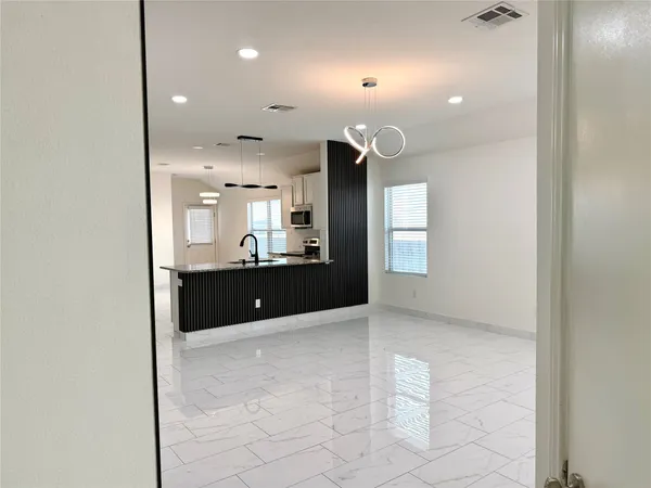 $1,675 | 216 Star Pass, Jarrell, TX 76537