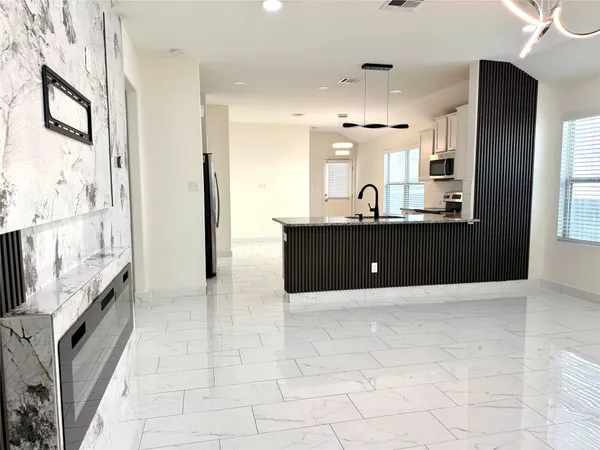 $1,675 | 216 Star Pass, Jarrell, TX 76537