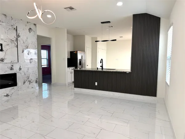 $1,675 | 216 Star Pass, Jarrell, TX 76537