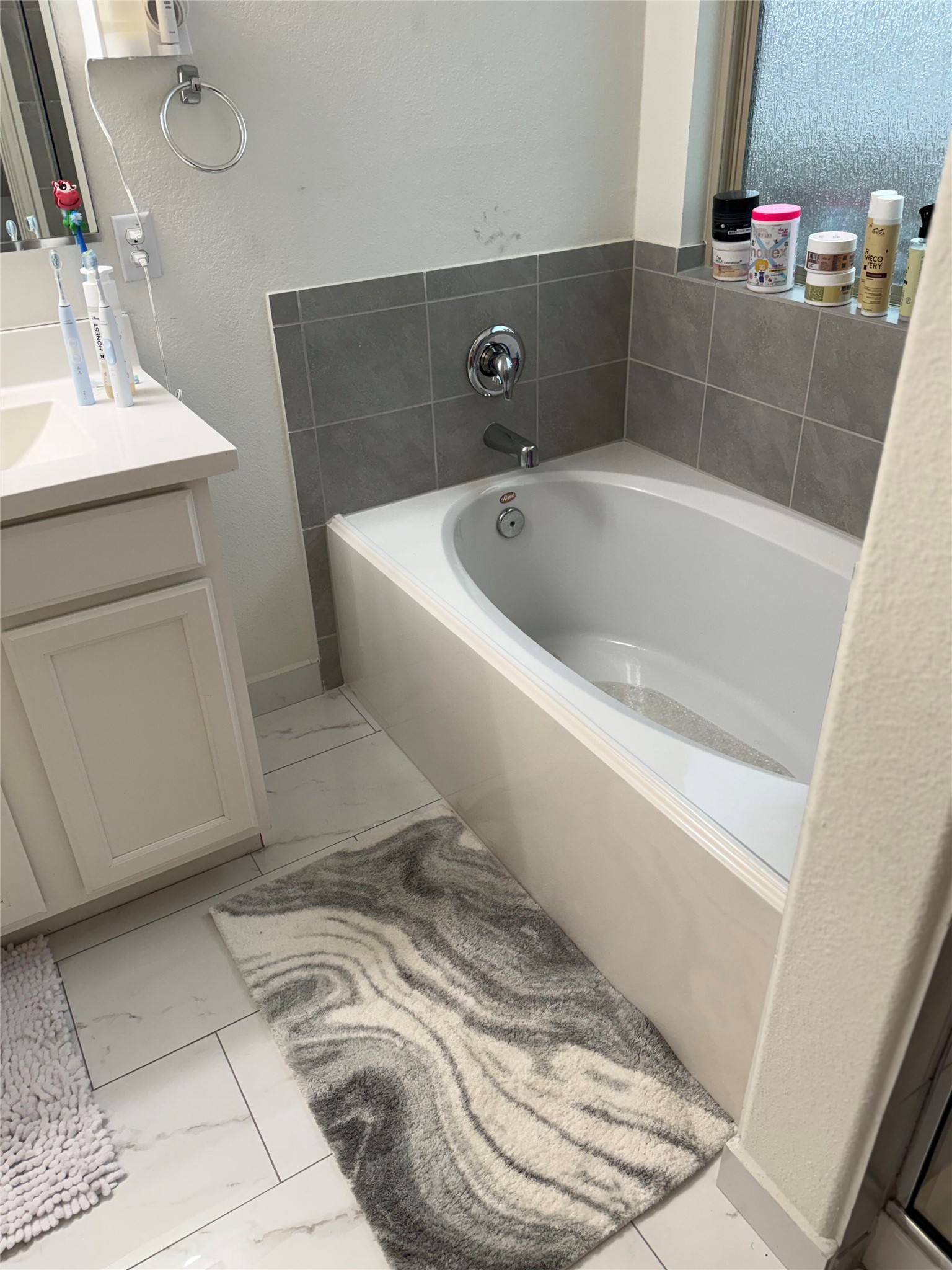 216 Star Pass Jarrell, TX 76537 - Photo 7 of 11 a bath tub sitting next to a white sink