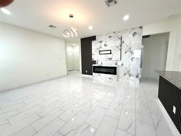 $1,675 | 216 Star Pass, Jarrell, TX 76537