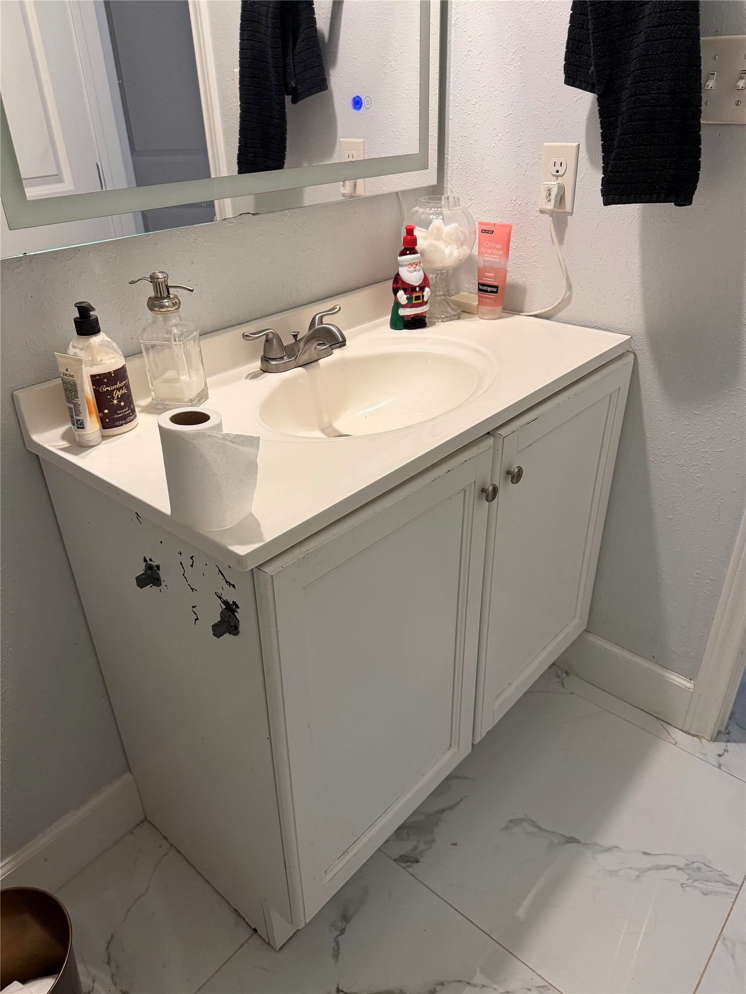 216 Star Pass Jarrell, TX 76537 - Photo 9 of 11 a kitchen with a sink cabinets and appliances