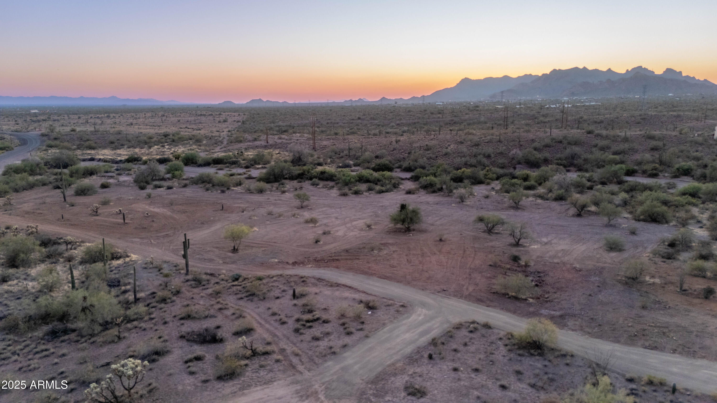 Xxx East Xxx E Compound Trail, Unit E Apache Junction, AZ 85119 - Photo 10 of 14 a view of a dry yard with mountain