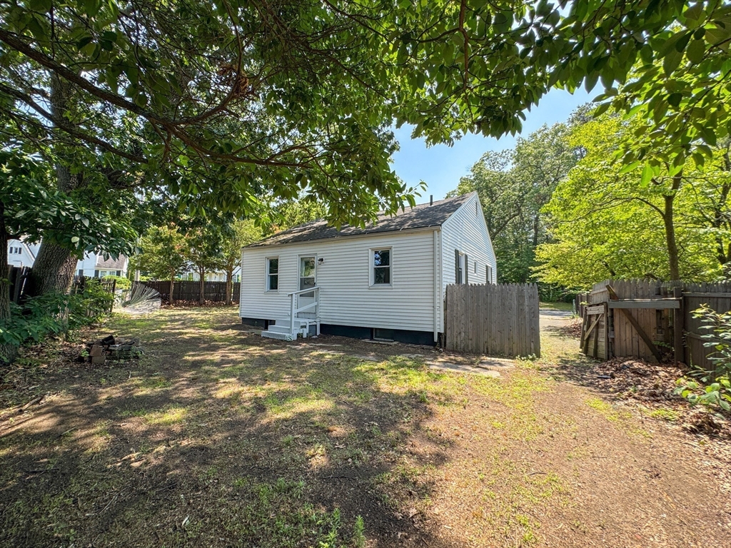 4 Wolfe Street Springfield, MA 01020 - Photo 24 of 24