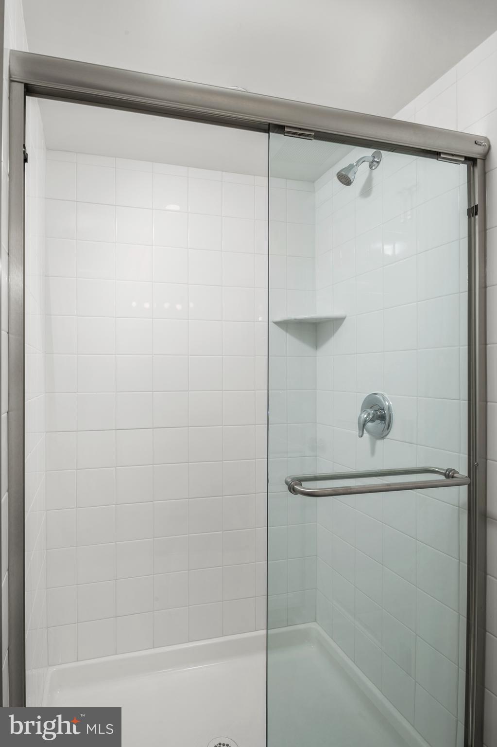 6335 Greenfield Road, Unit 1702 Elkridge, MD 21075 - Photo 16 of 19 Primary Bathroom (alt view)