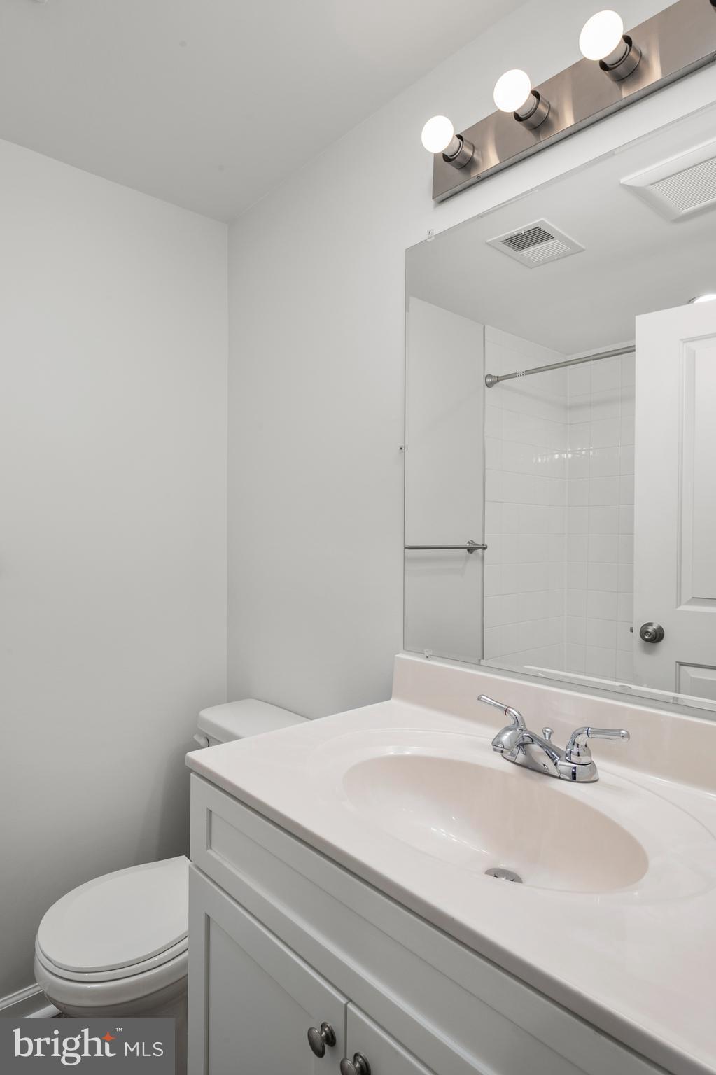 6335 Greenfield Road, Unit 1702 Elkridge, MD 21075 - Photo 18 of 19 Bathroom 2