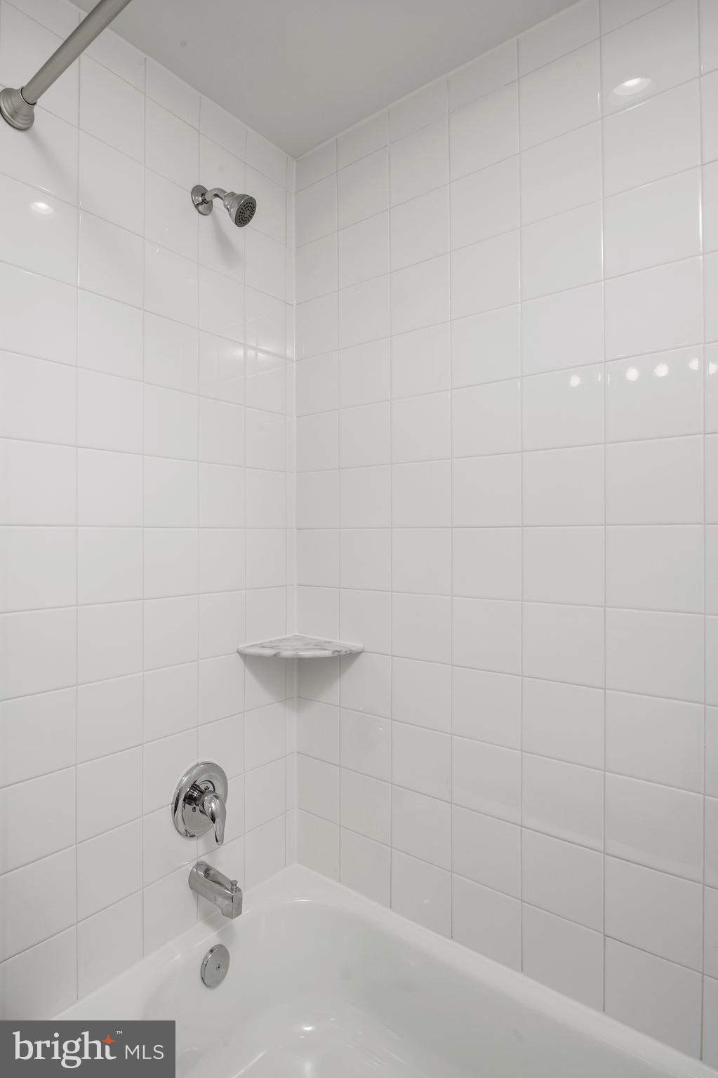 6335 Greenfield Road, Unit 1702 Elkridge, MD 21075 - Photo 19 of 19 Bathroom 2 (alt view)