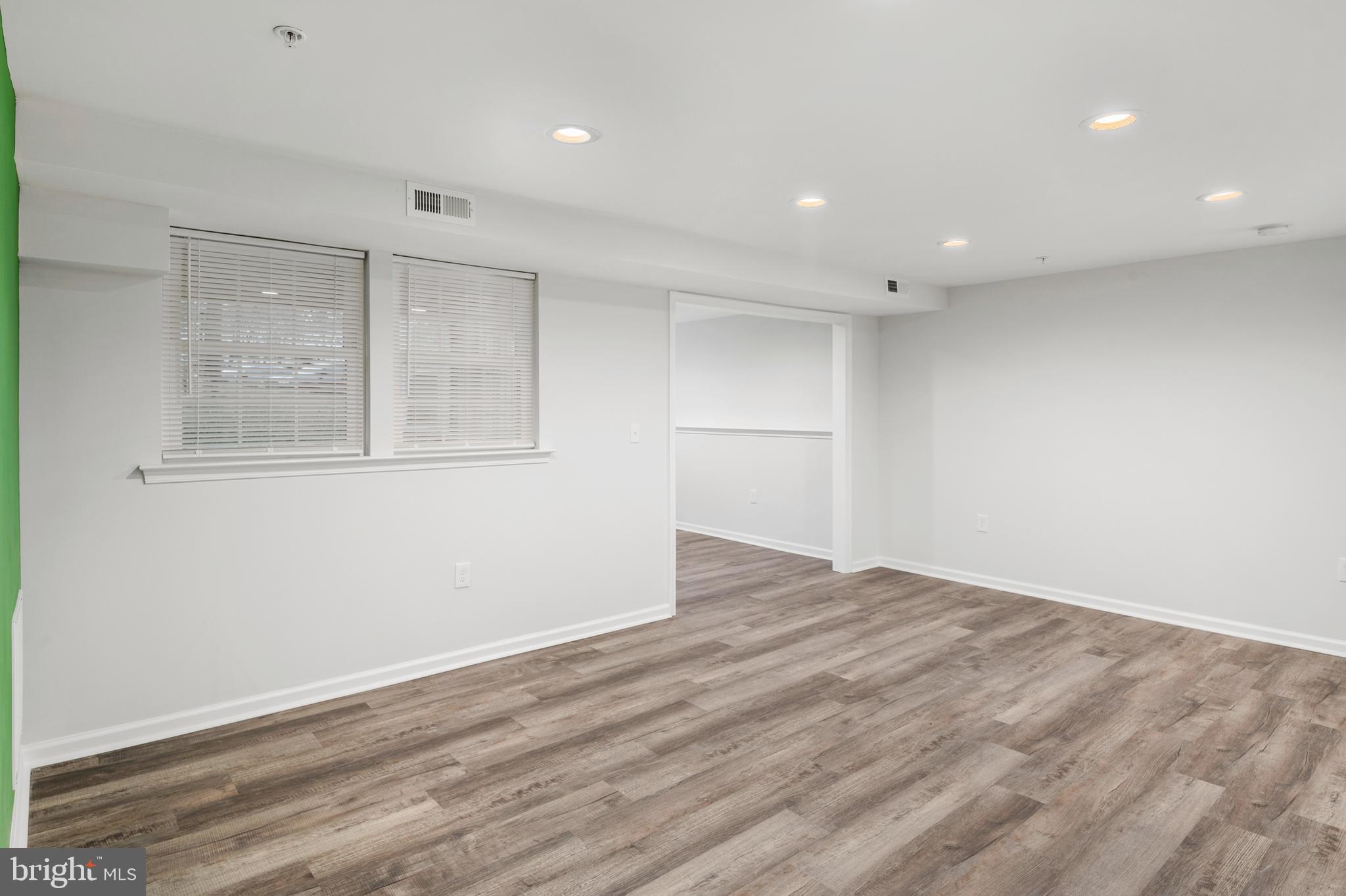 6335 Greenfield Road, Unit 1702 Elkridge, MD 21075 - Photo 3 of 19 Living Room