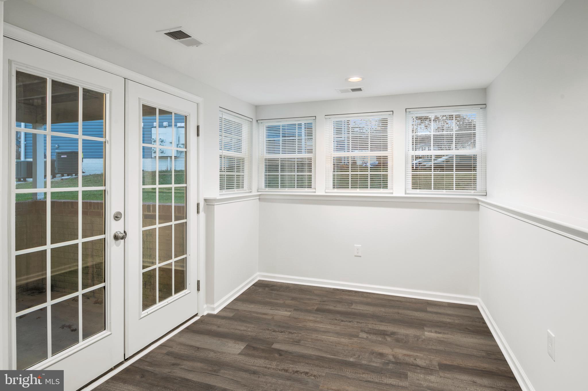 6335 Greenfield Road, Unit 1702 Elkridge, MD 21075 - Photo 4 of 19 Sunroom