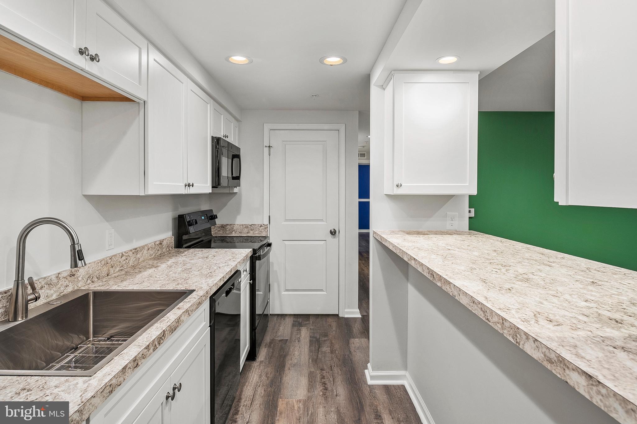 6335 Greenfield Road, Unit 1702 Elkridge, MD 21075 - Photo 8 of 19 Kitchen