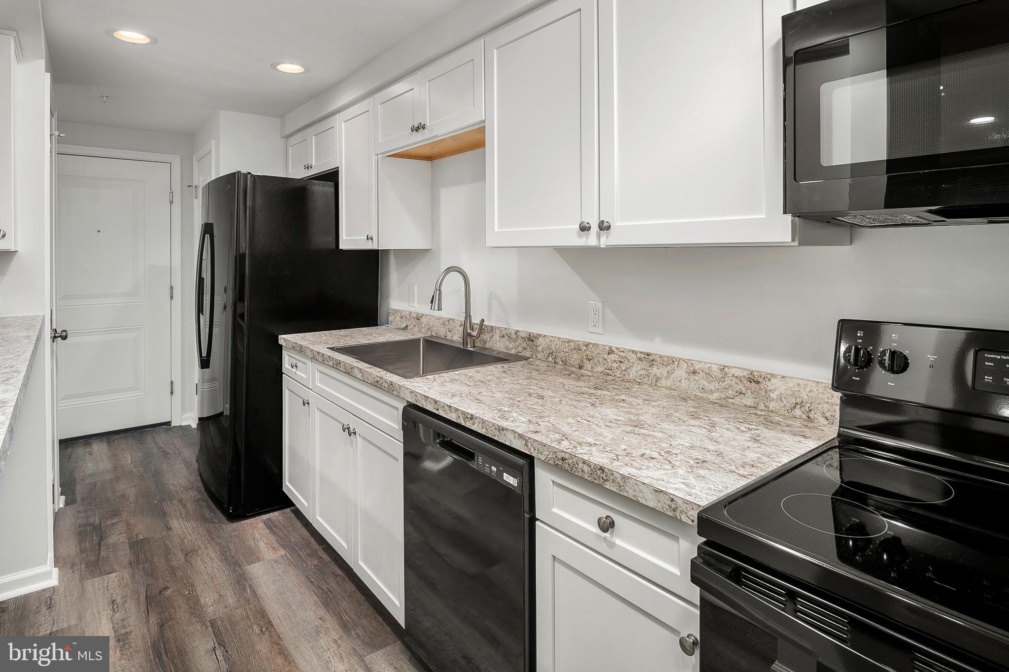 6335 Greenfield Road, Unit 1702 Elkridge, MD 21075 - Photo 9 of 19 Kitchen (alt view)
