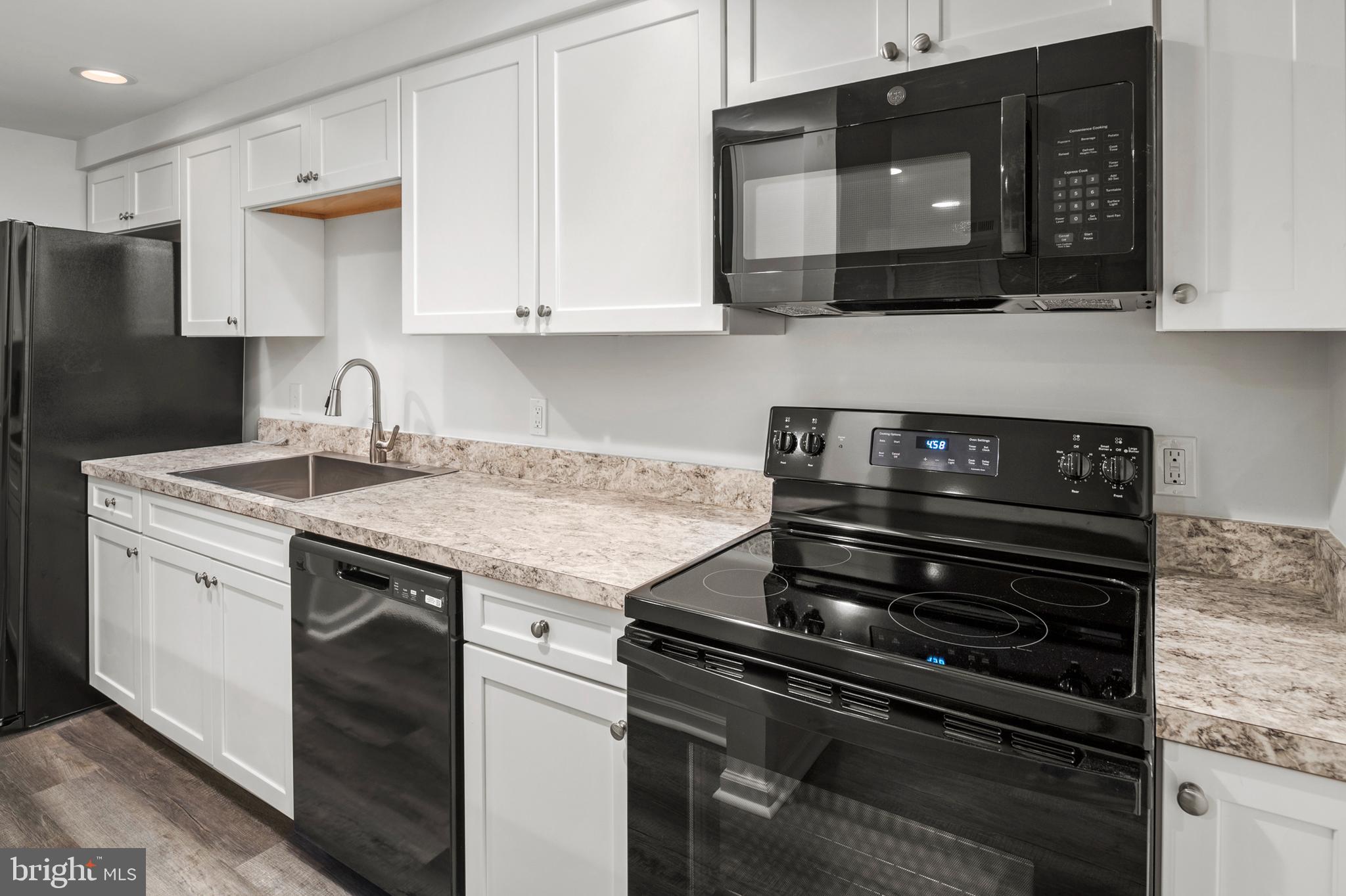 6335 Greenfield Road, Unit 1702 Elkridge, MD 21075 - Photo 10 of 19 Kitchen (alt view)