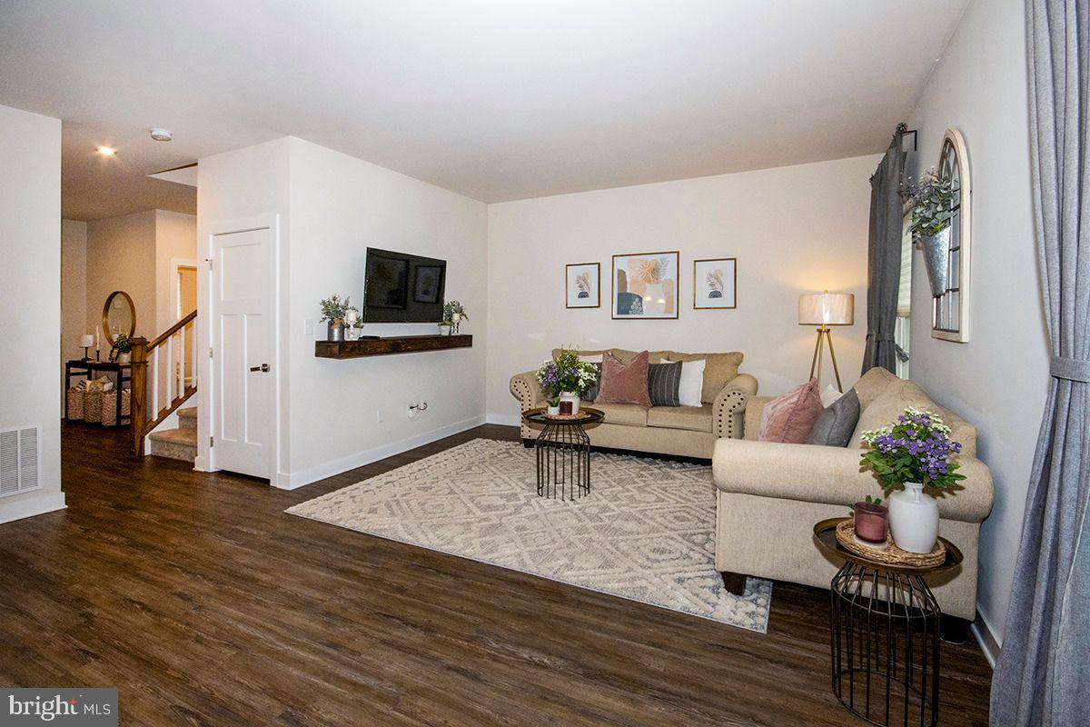 69 Circle Drive Sicklerville, NJ 08081 - Photo 11 of 38 Living Room: