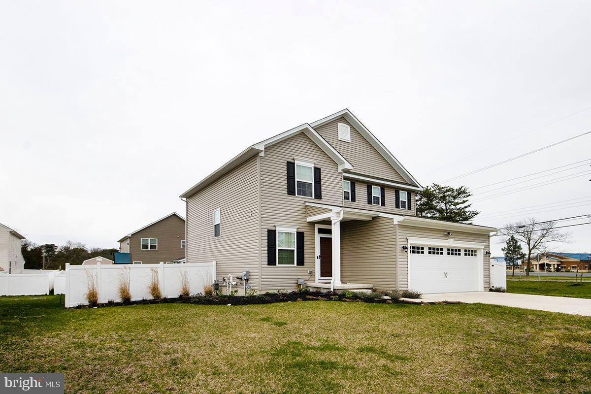69 Circle Drive Sicklerville, NJ 08081 - Photo 2 of 38 Exterior Front: Fenced Yard