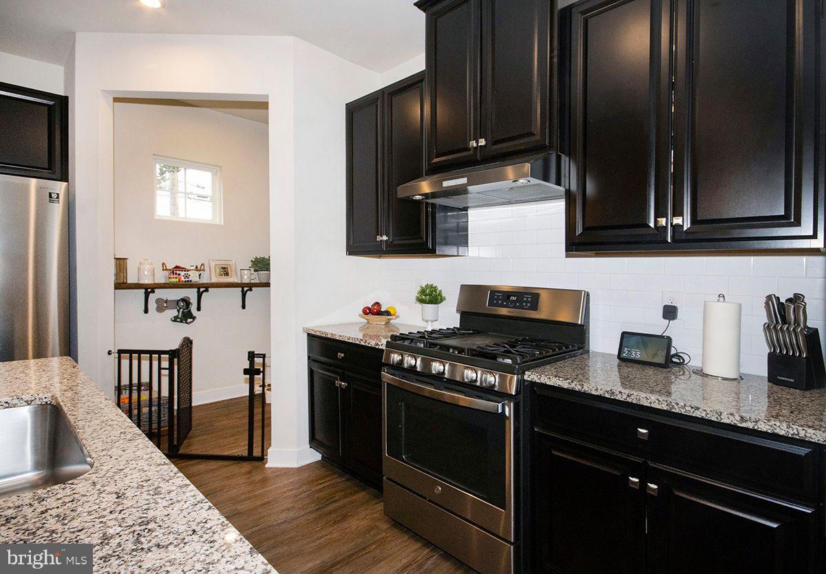 69 Circle Drive Sicklerville, NJ 08081 - Photo 5 of 38 Kitchen: Cappuccino Cabinets
