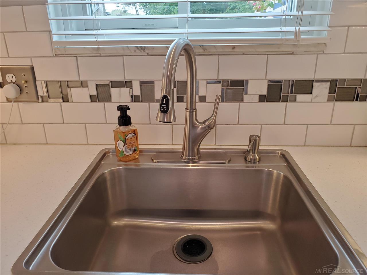 29550 Cotton Road New Baltimore, MI 48047 - Photo 21 of 59 50053894-20.JPG