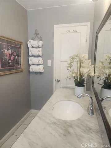 $3,000 | 251 East Scott Street, Long Beach, CA 90805