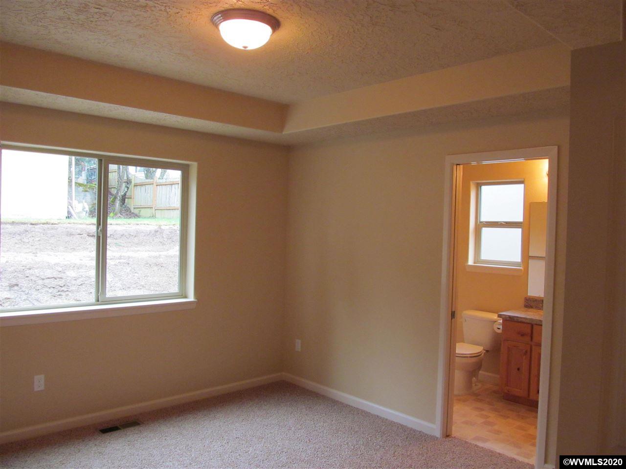 1952 Southwest 13th Avenue Albany, OR 97321 - Photo 9 of 14